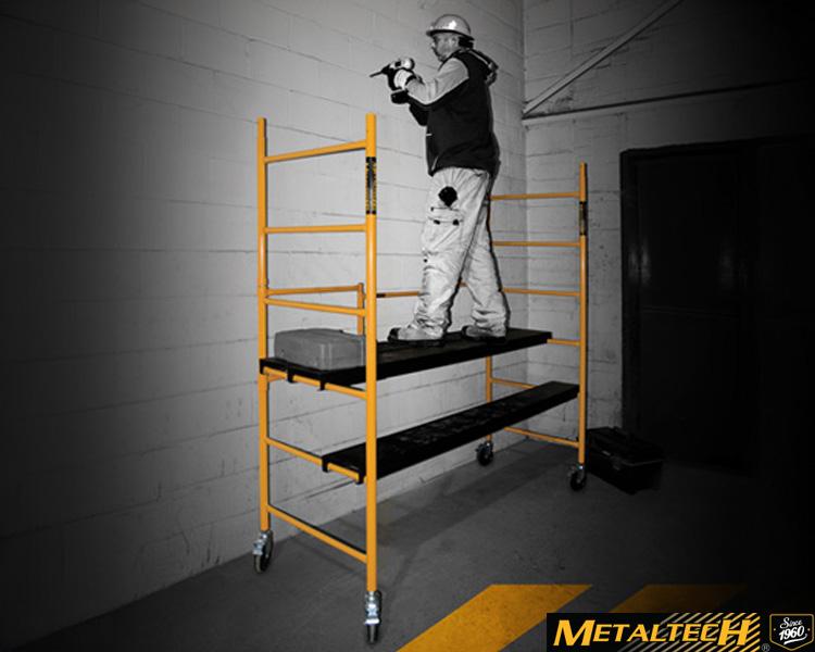 Metaltech worker on a ladder, adjusting a metal scaffold, demonstrating safety protocols and skilled craftsmanship on a construction site